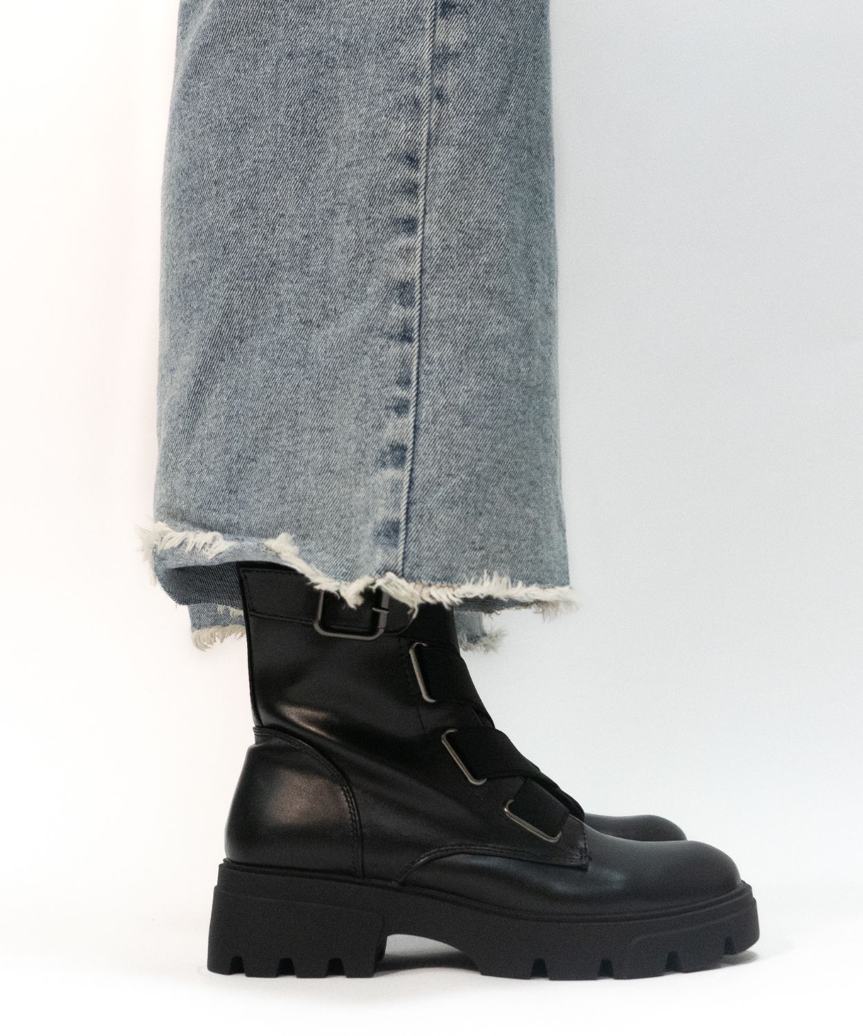 Botim com cordões elásticos image number null